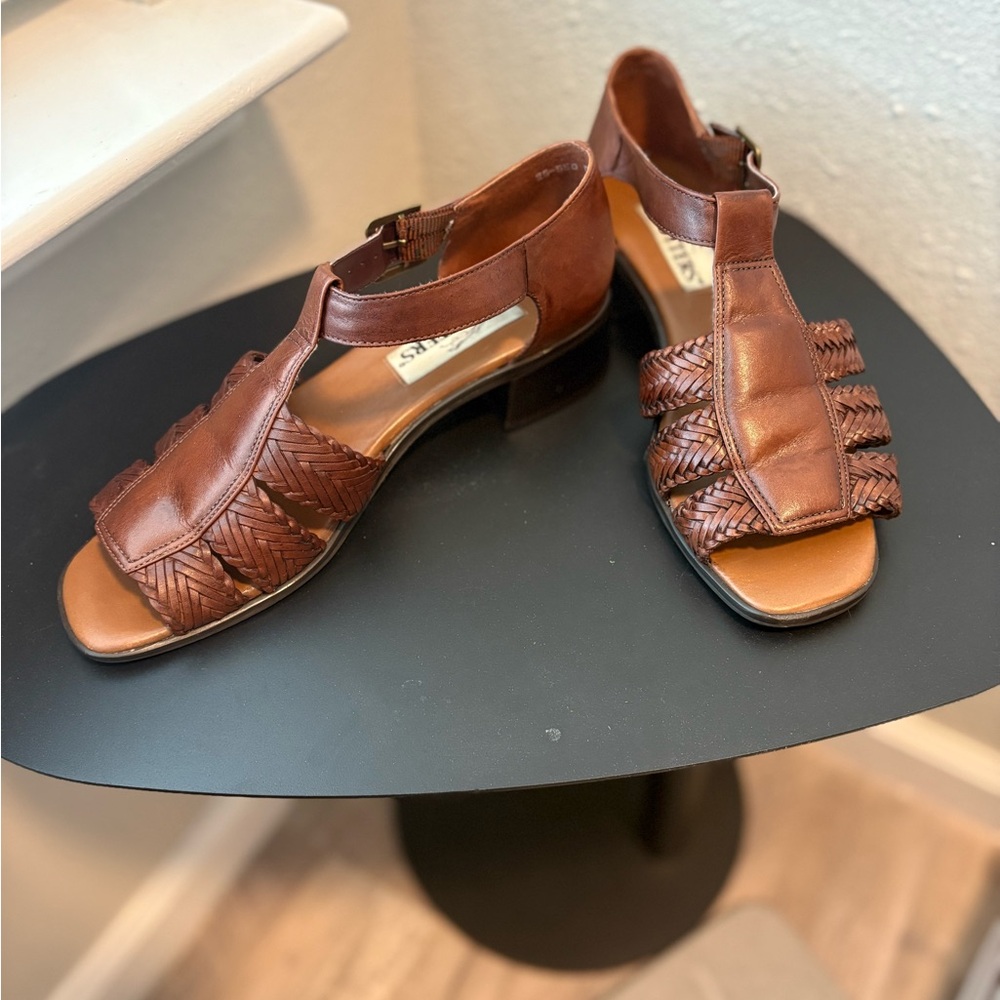 Trotters Woven Brown Leather Sandals